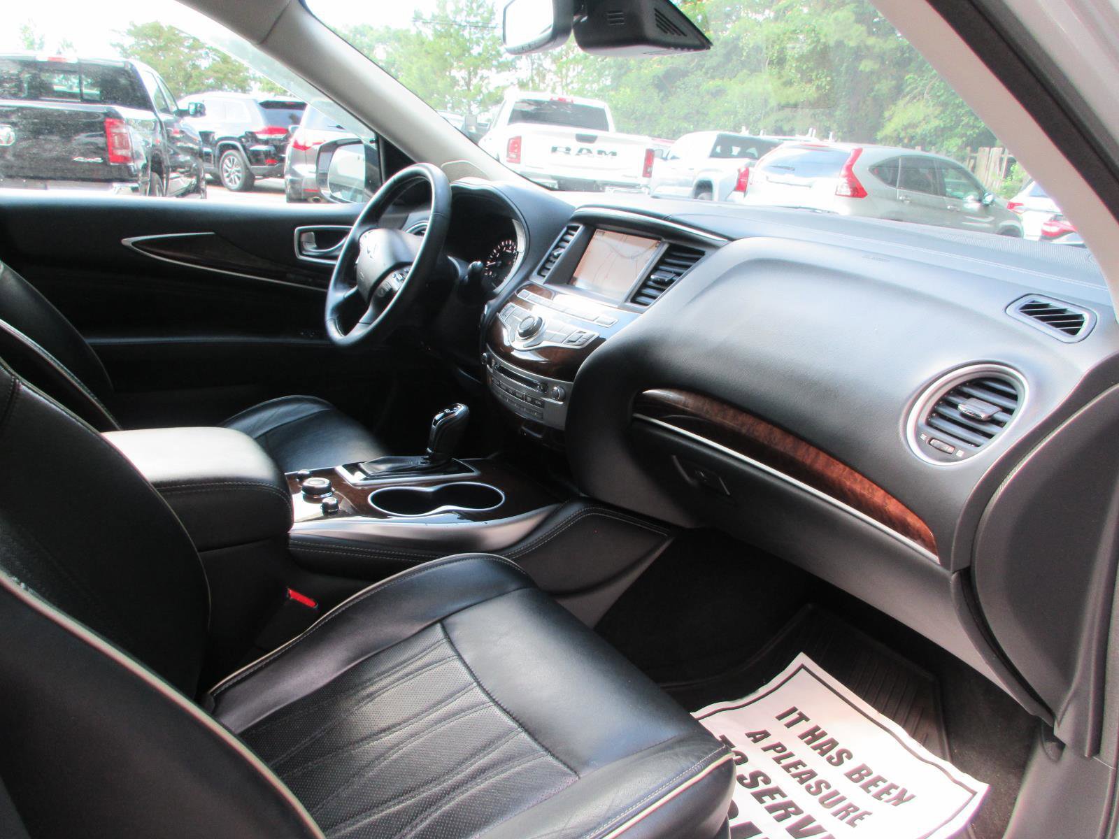 Used 2017 INFINITI QX60 Luxe w/ Deluxe Technology Package AWD/4WD image 16