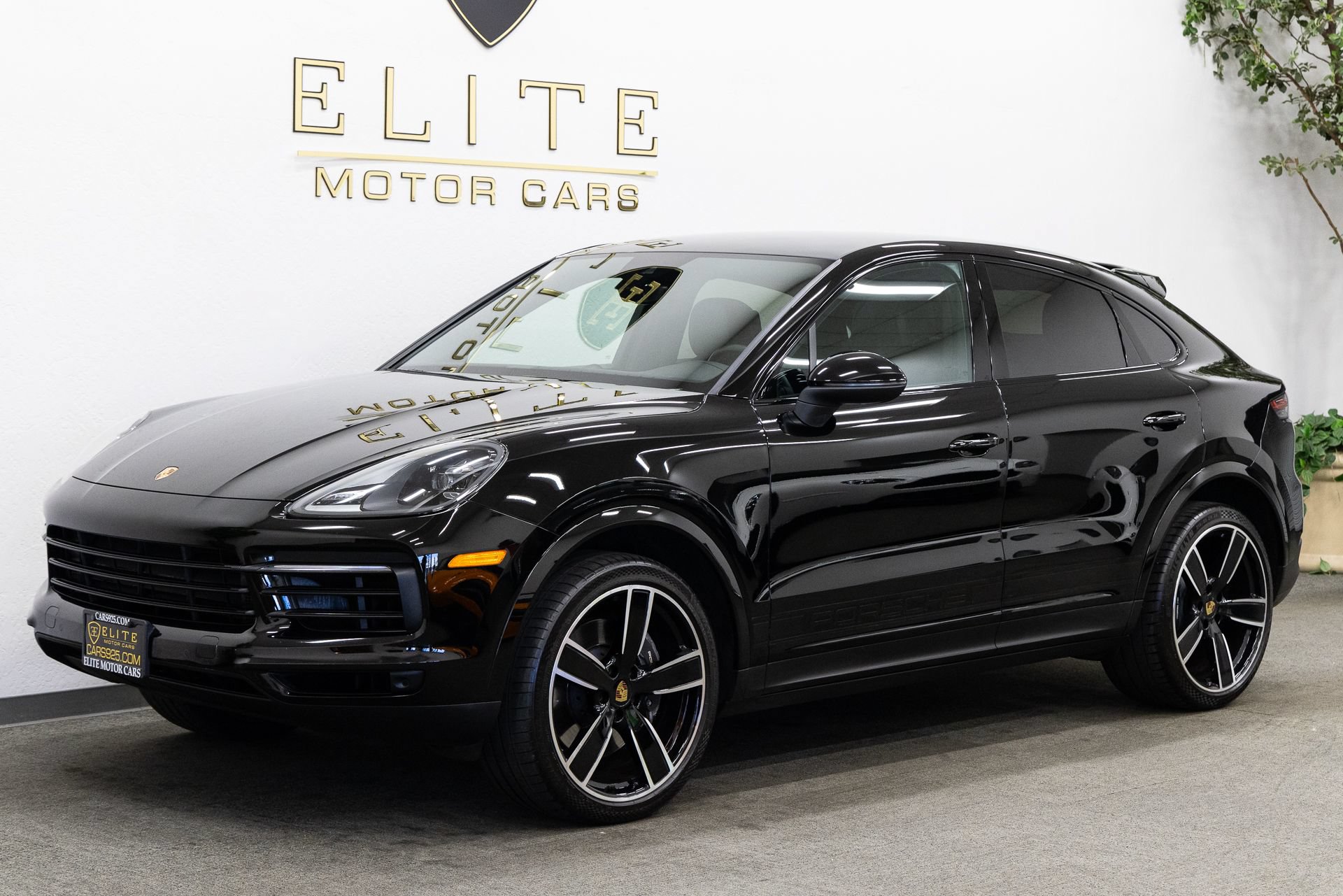 Used 2021 Porsche Cayenne Coupe AWD/4WD image 1