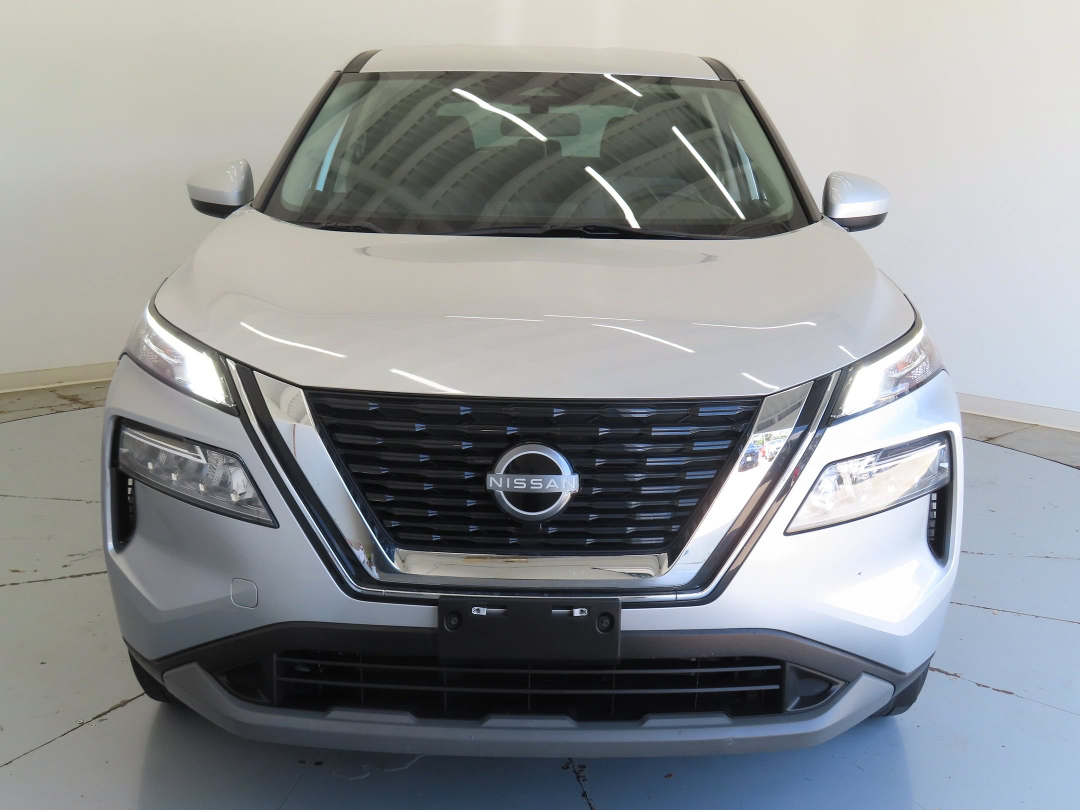 Used 2023 Nissan Rogue SV AWD/4WD image 9