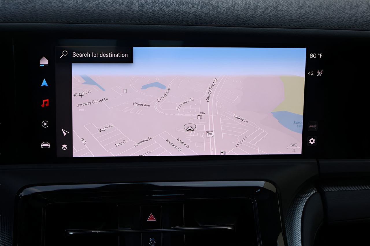 Used 2024 Porsche Panamera RWD image 16