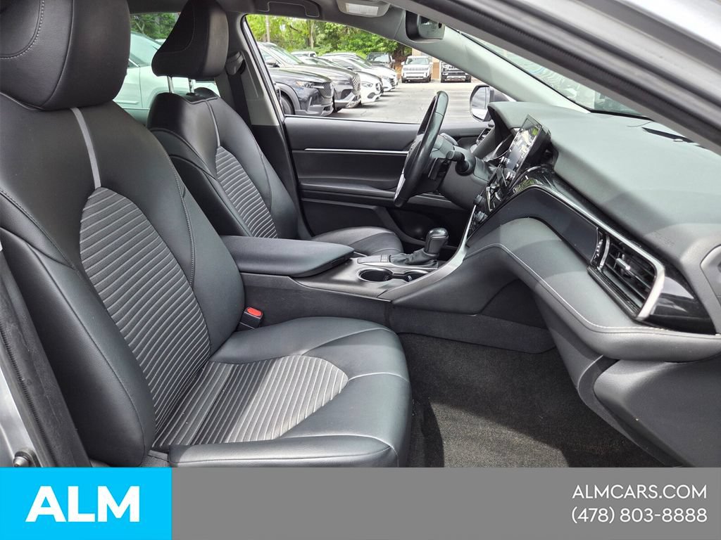 Used 2022 Toyota Camry SE w/ Convenience Package FWD image 14