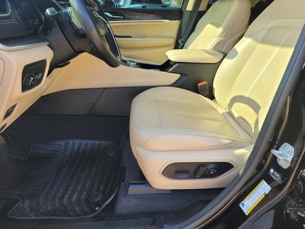 Used 2022 Jeep Grand Cherokee Limited AWD/4WD image 19