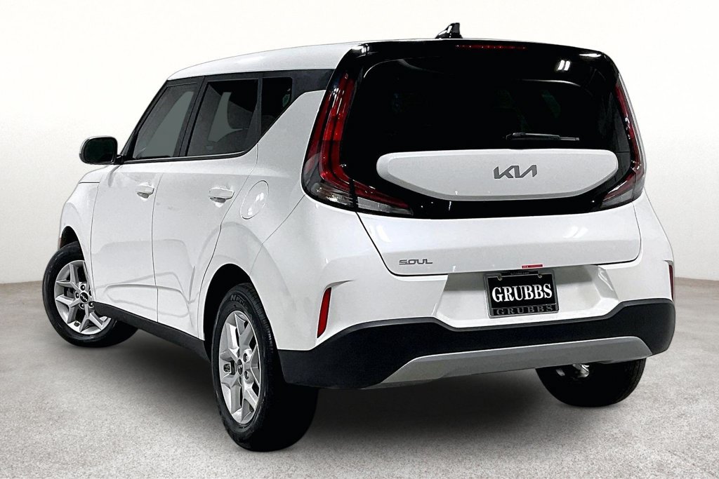 Used 2025 Kia Soul LX w/ LX Technology Package FWD image 15