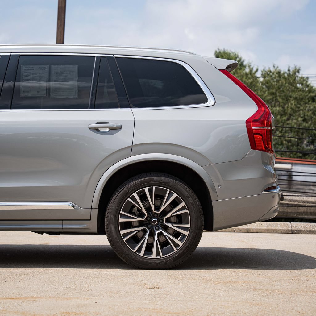 Certified 2025 Volvo XC90 T8 Plus w/ Protection Package Premier AWD/4WD image 4