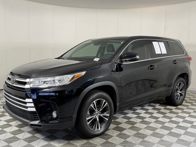 Used 2018 Toyota Highlander Plus FWD image 2