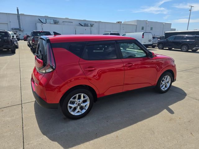Used 2025 Kia Soul LX w/ LX Technology Package FWD image 13