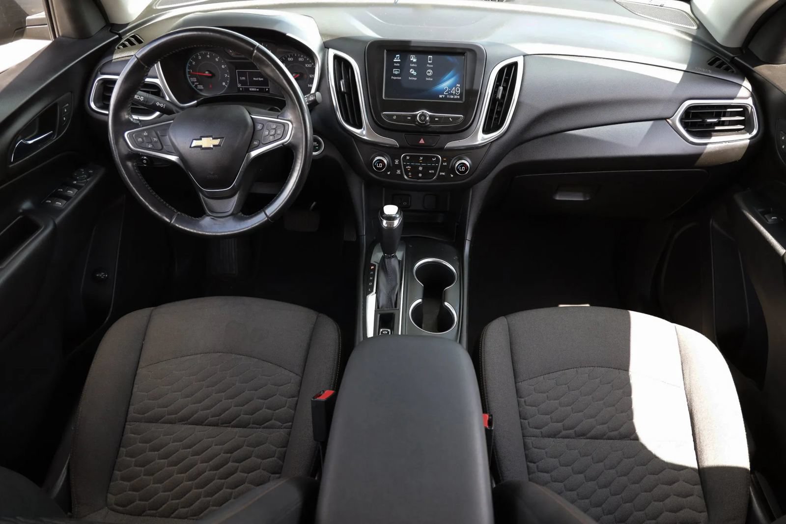 Used 2018 Chevrolet Equinox LT FWD image 2