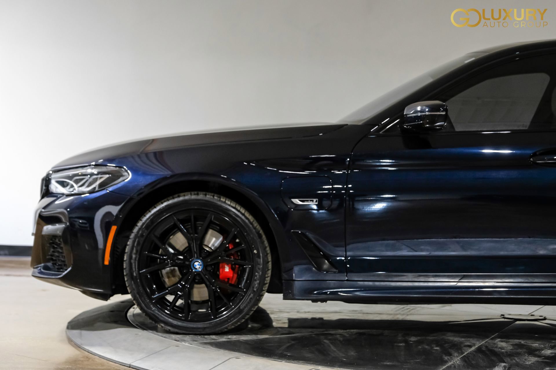 Used 2023 BMW 530e w/ M Sport Package image 14