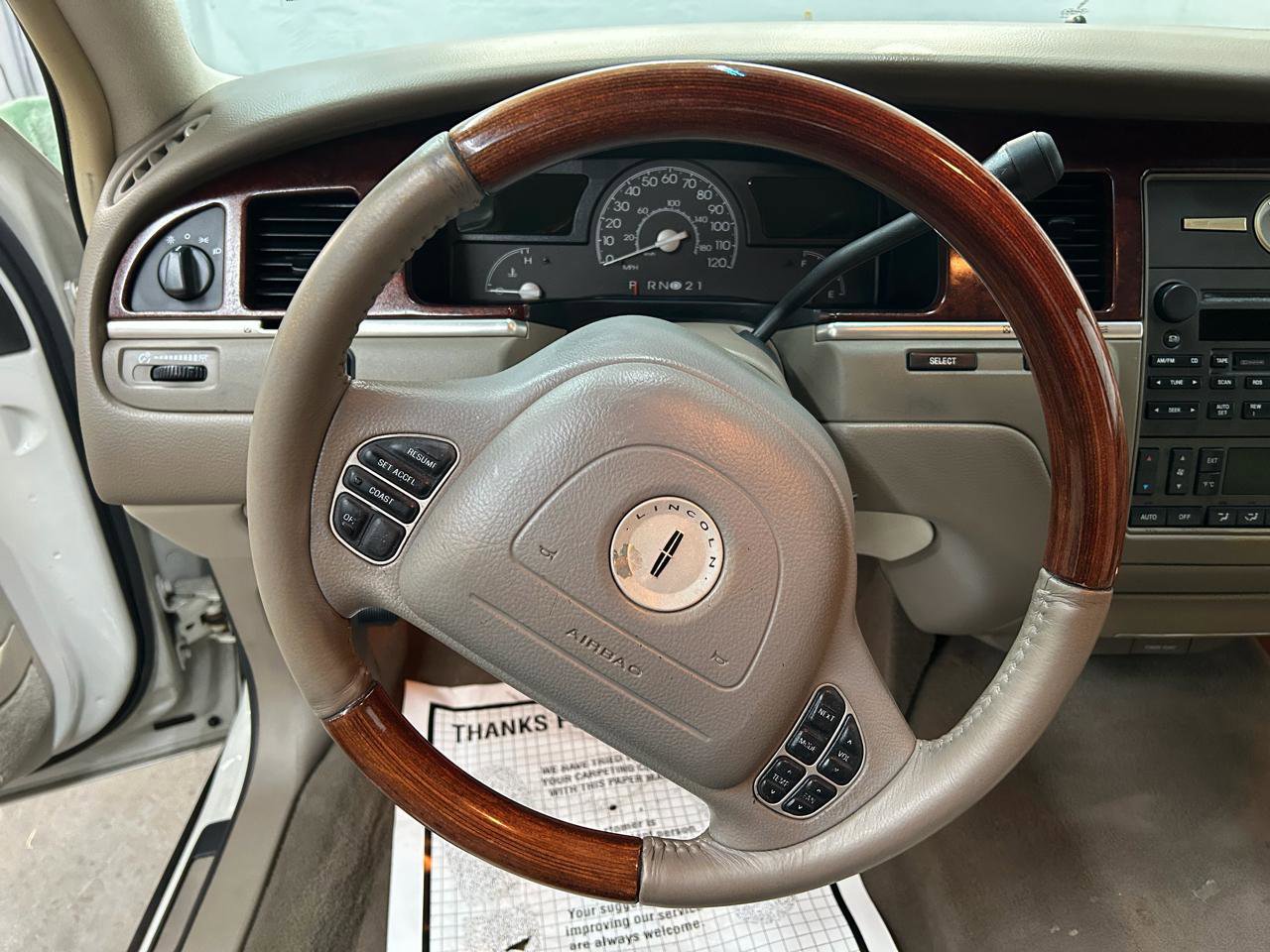 Used 2004 Lincoln Town Car Ultimate RWD image 18