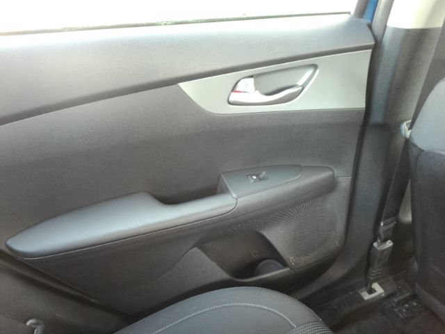 Used 2021 Kia Forte LXS FWD image 25