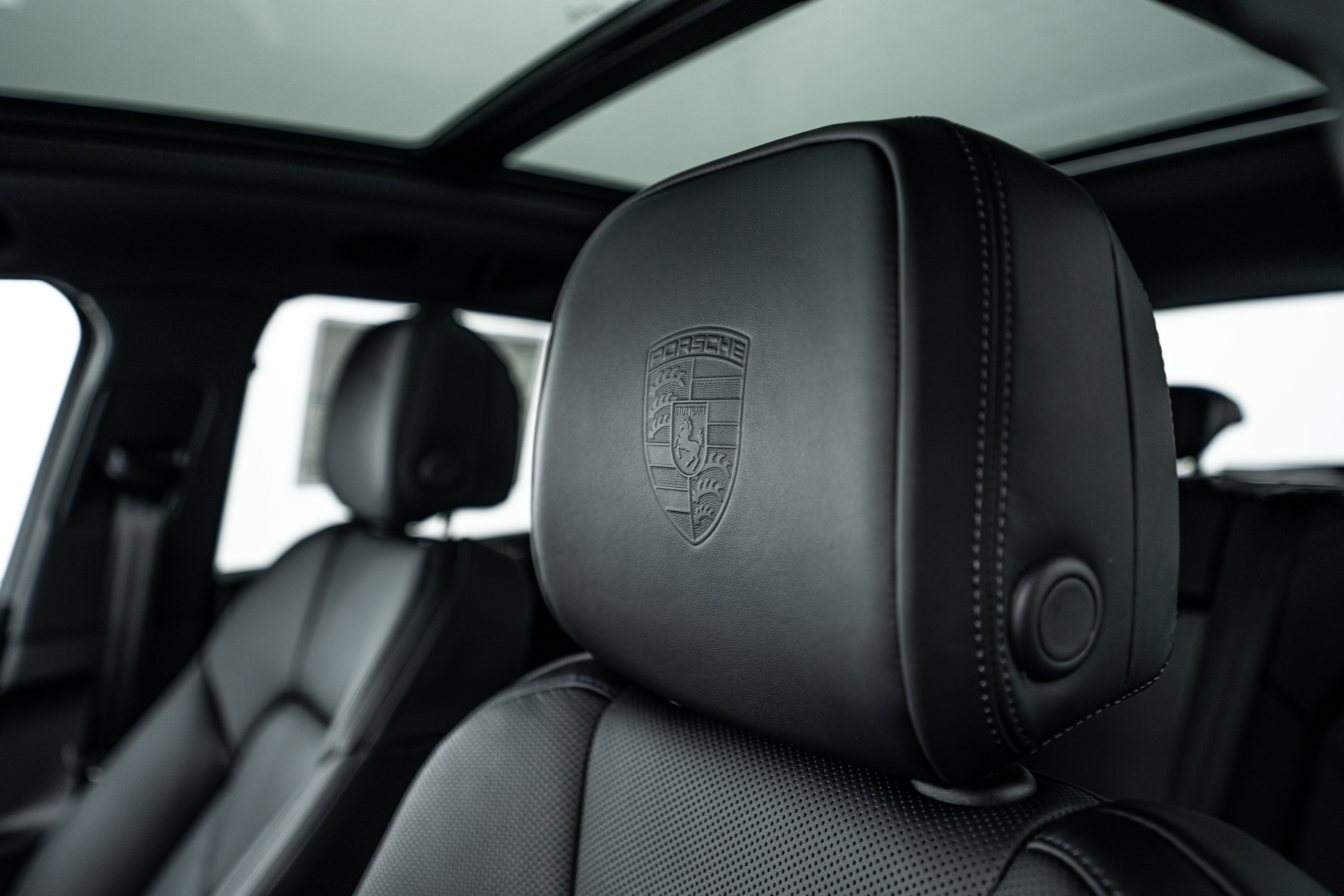 Certified 2026 Porsche Macan Turbo AWD/4WD image 19