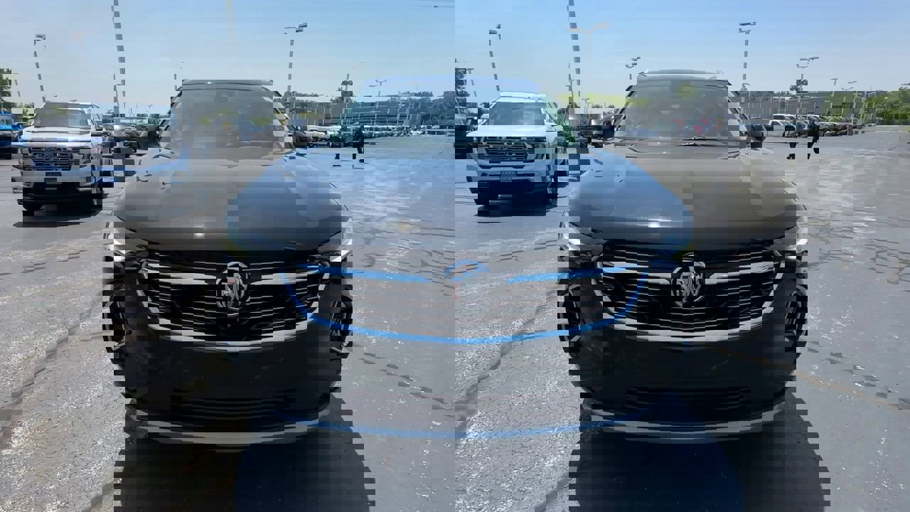 Certified 2022 Buick Envision Essence w/ Technology Package I image 3