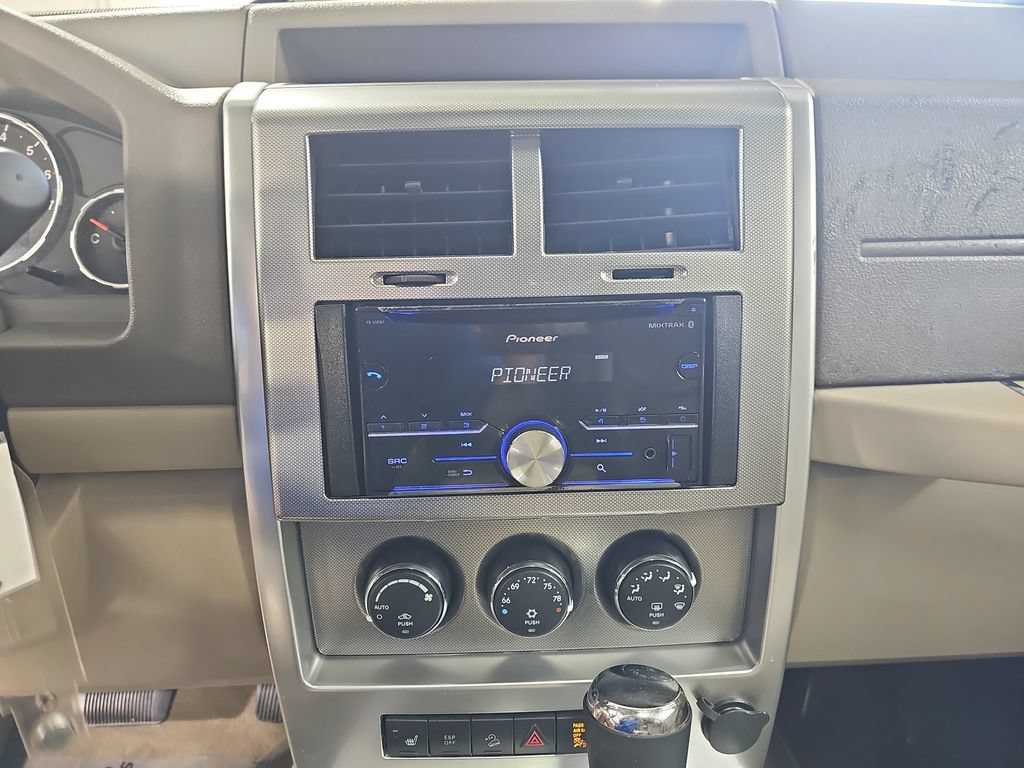 Used 2008 Jeep Liberty Limited w/ Premium Group II AWD/4WD image 23