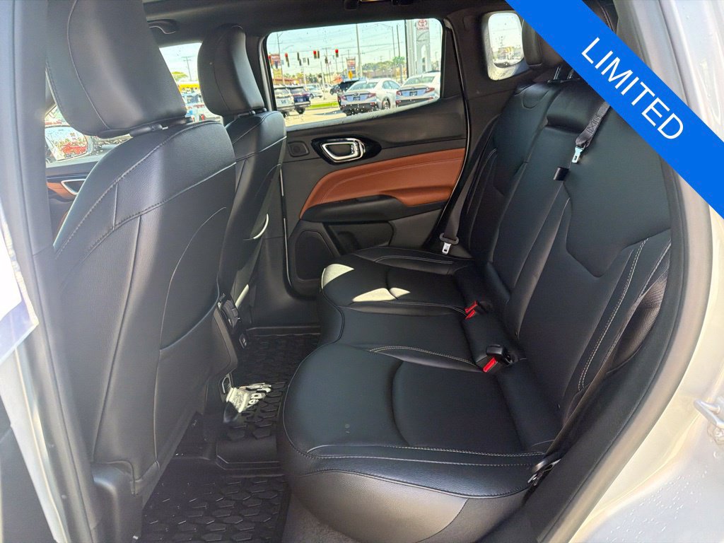 Used 2025 Jeep Compass Limited w/ Sun & Sound Group AWD/4WD image 23