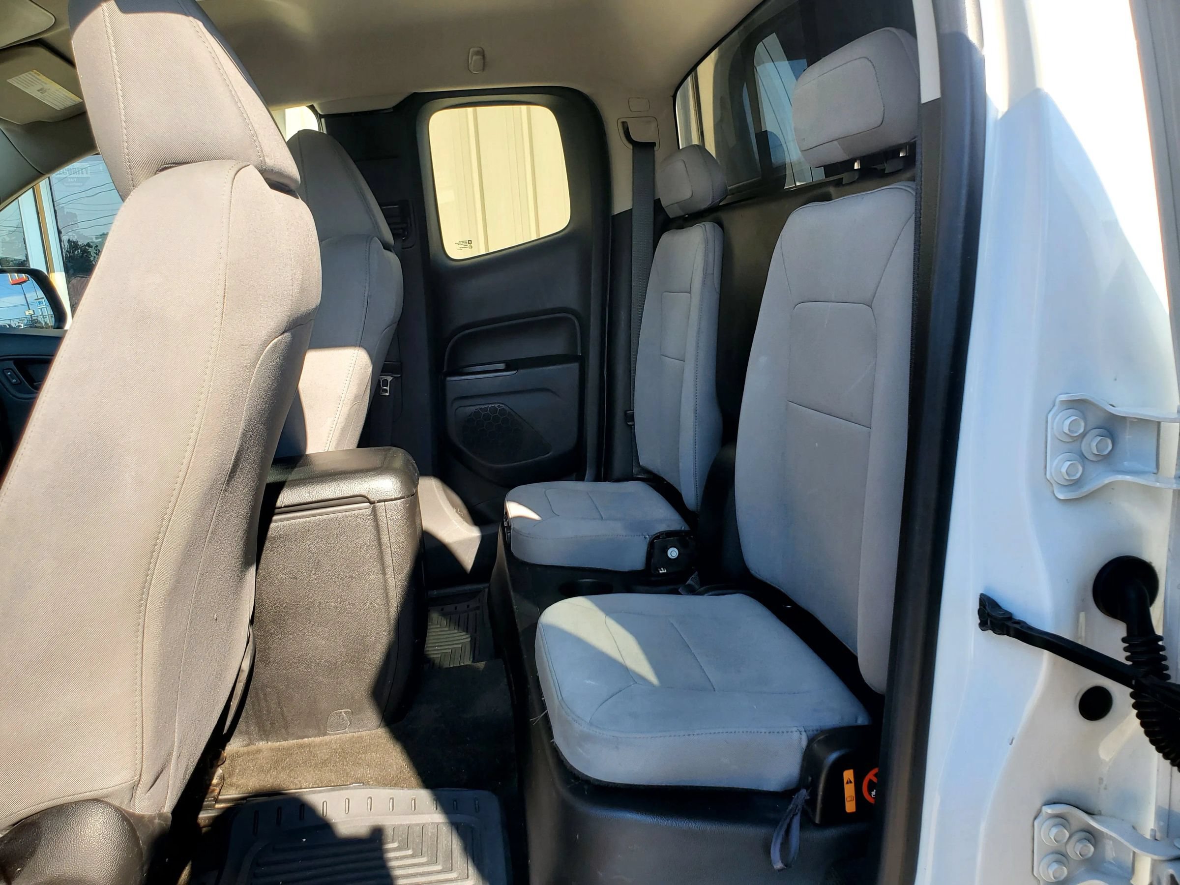 Used 2018 Chevrolet Colorado W/T RWD image 27