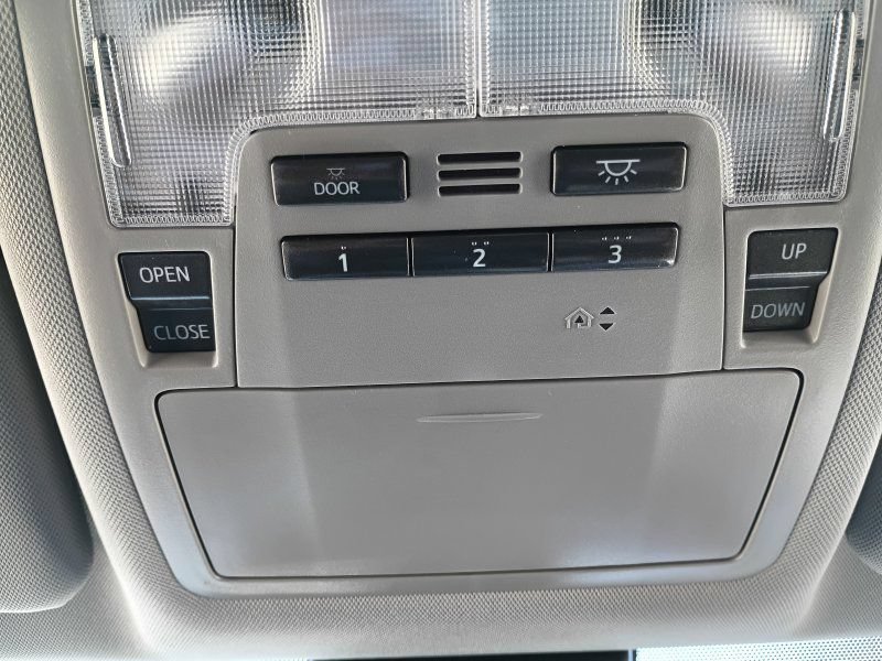 Used 2018 Toyota Highlander Limited AWD/4WD image 16