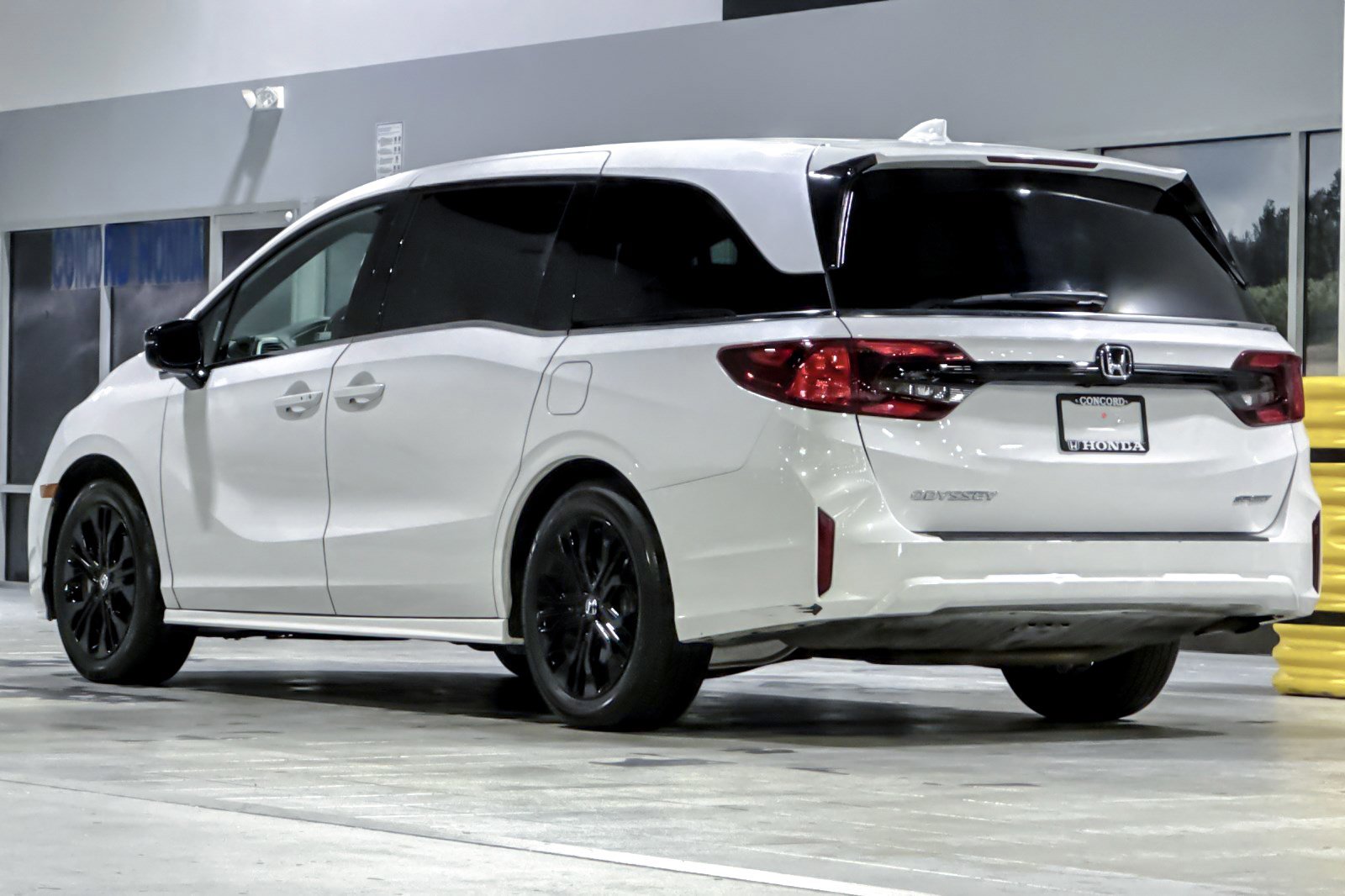 Used 2025 Honda Odyssey Sport-L image 3