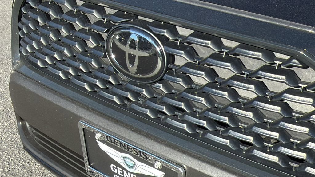 Used 2023 Toyota Corolla Cross LE image 9