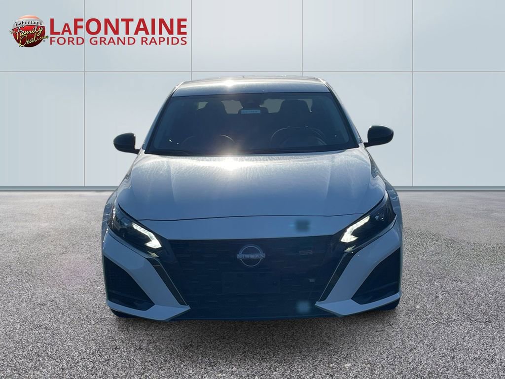 Used 2025 Nissan Altima 2.5 SR FWD image 2