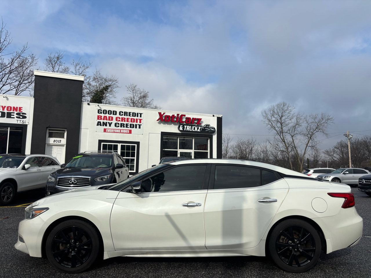 Used 2017 Nissan Maxima Platinum image 1