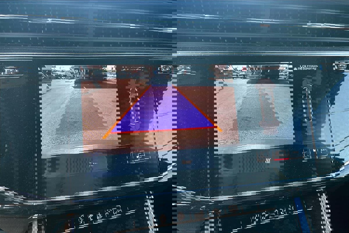 Used 2019 Audi Q8 Premium image 21