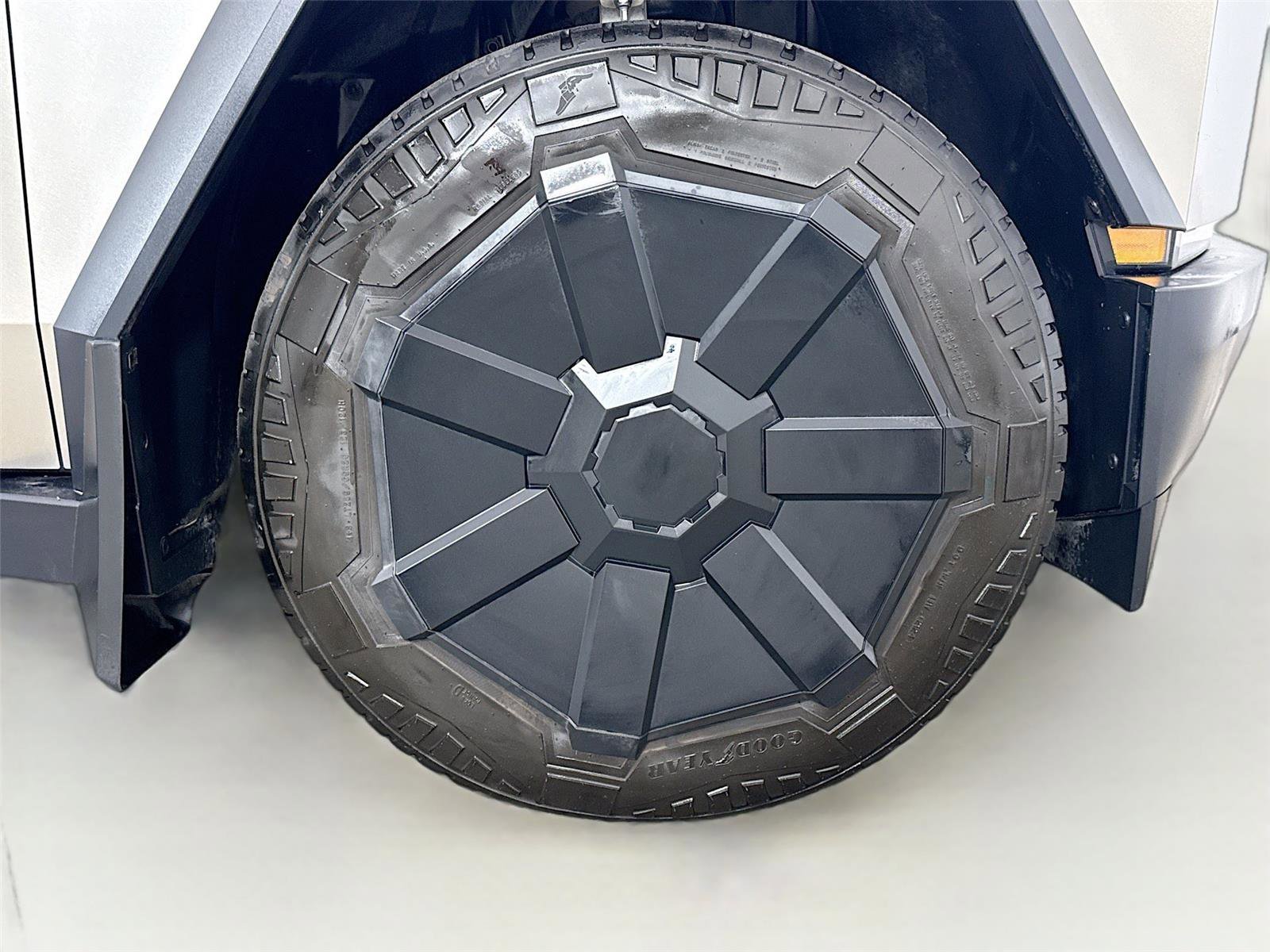 Used 2024 Tesla Cybertruck AWD Crew Cab image 27