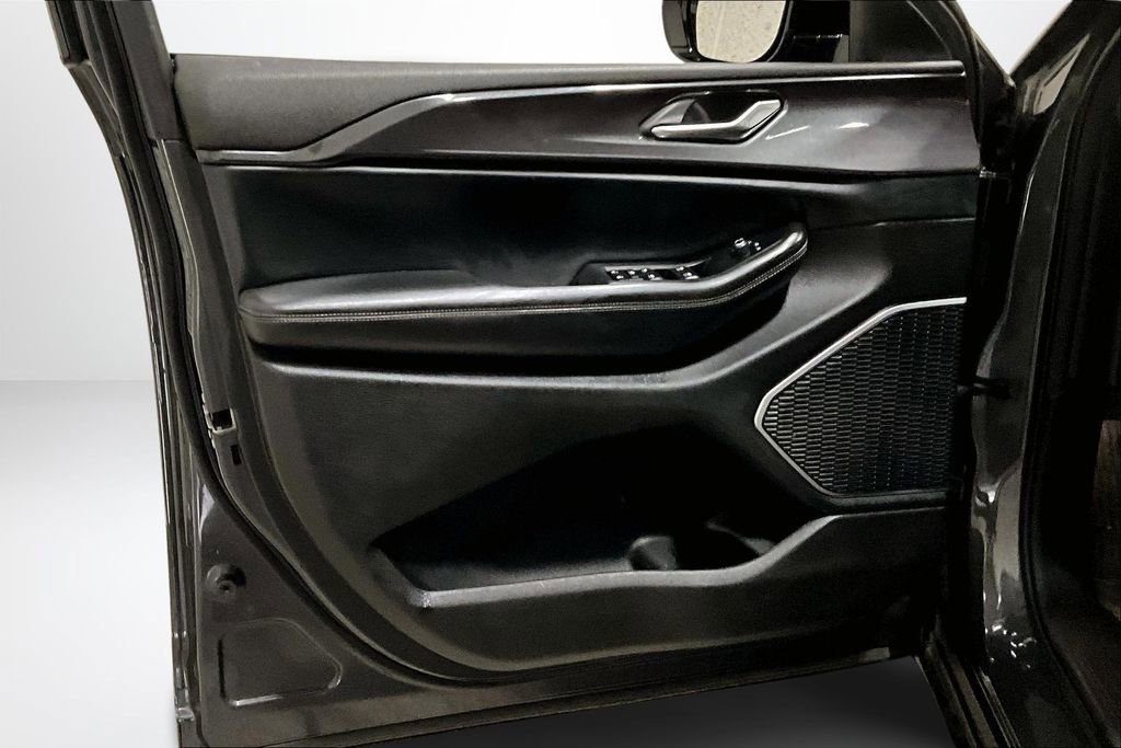 Used 2022 Jeep Grand Cherokee L Laredo image 20