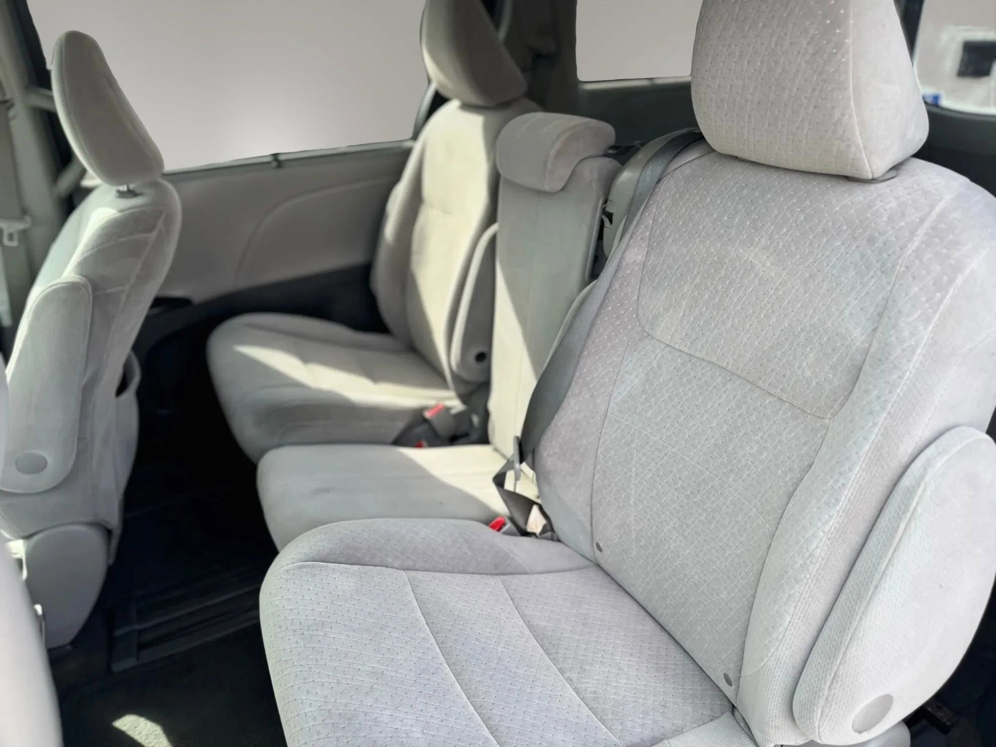 Used 2015 Toyota Sienna LE image 11