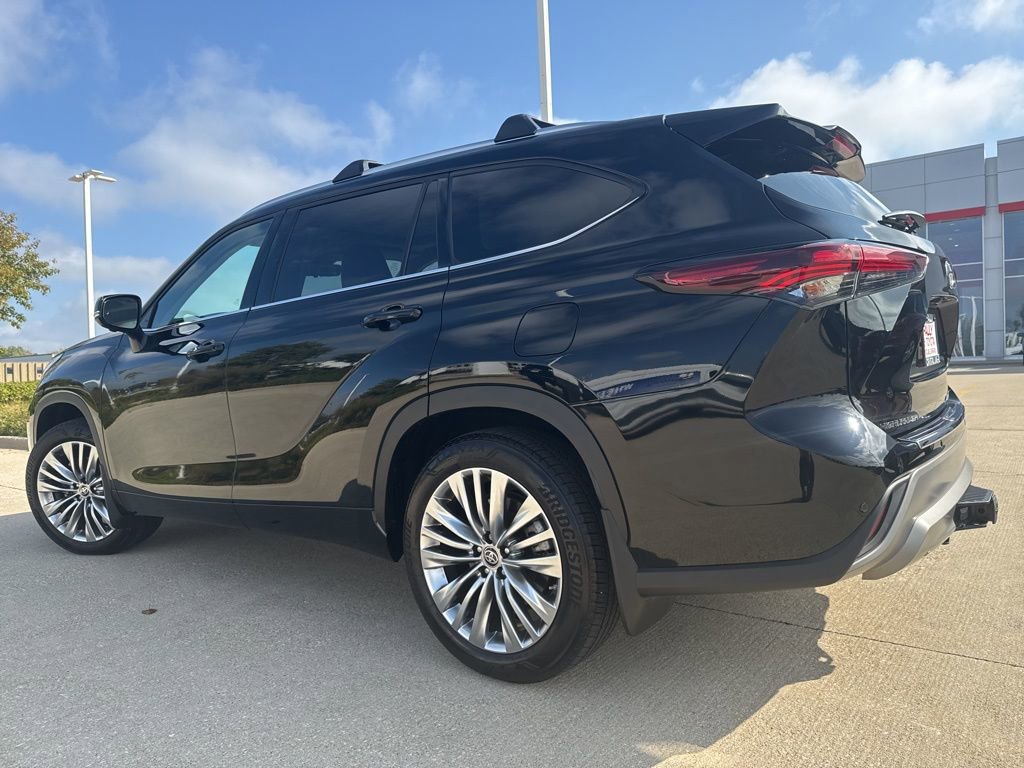 Used 2024 Toyota Highlander Platinum AWD/4WD image 4