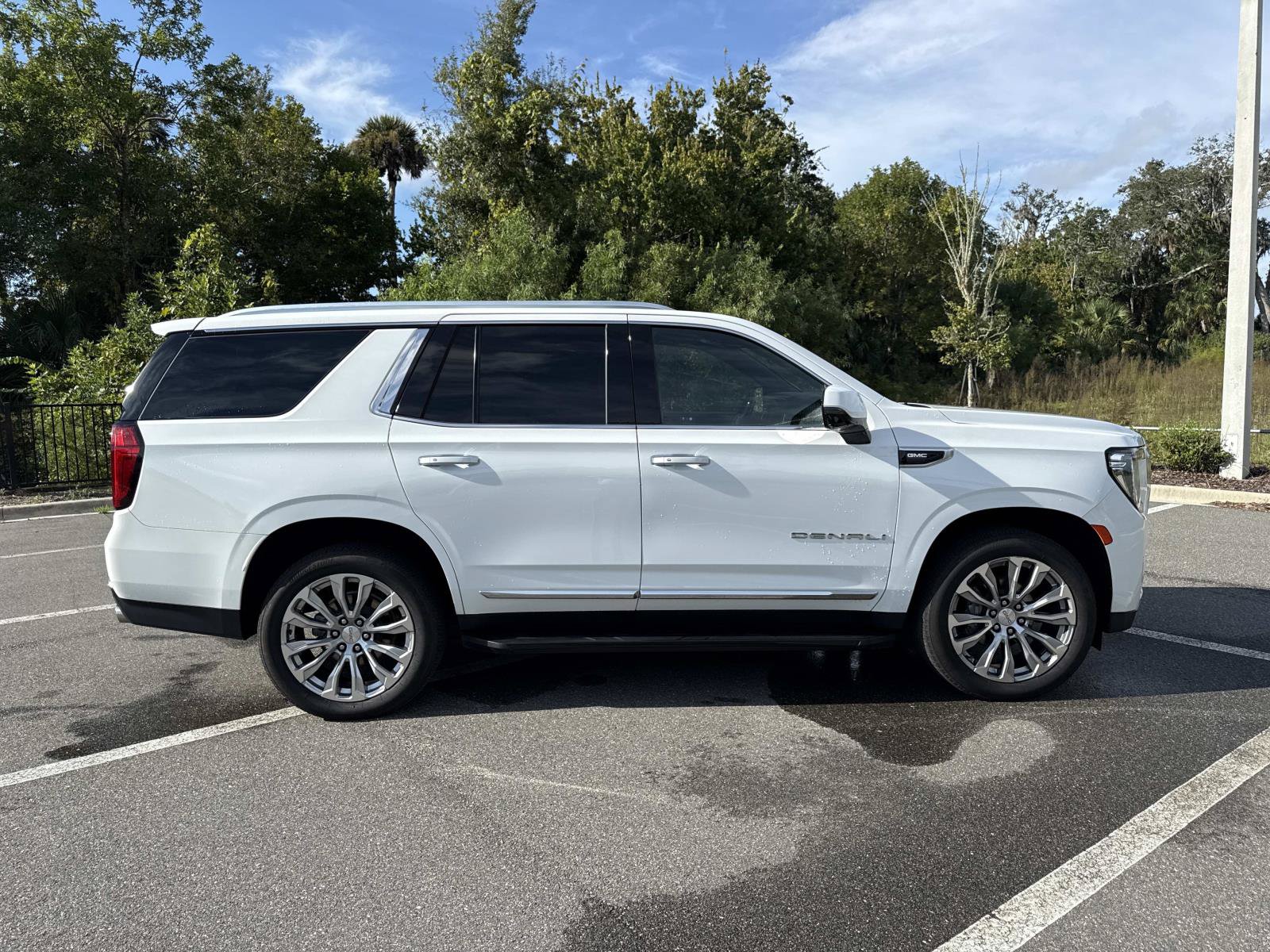 Used 2023 GMC Yukon Denali RWD image 2
