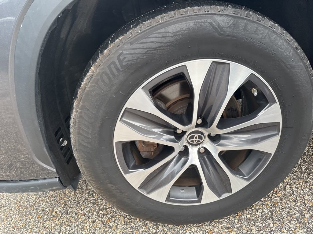 Used 2023 Toyota Highlander L image 10