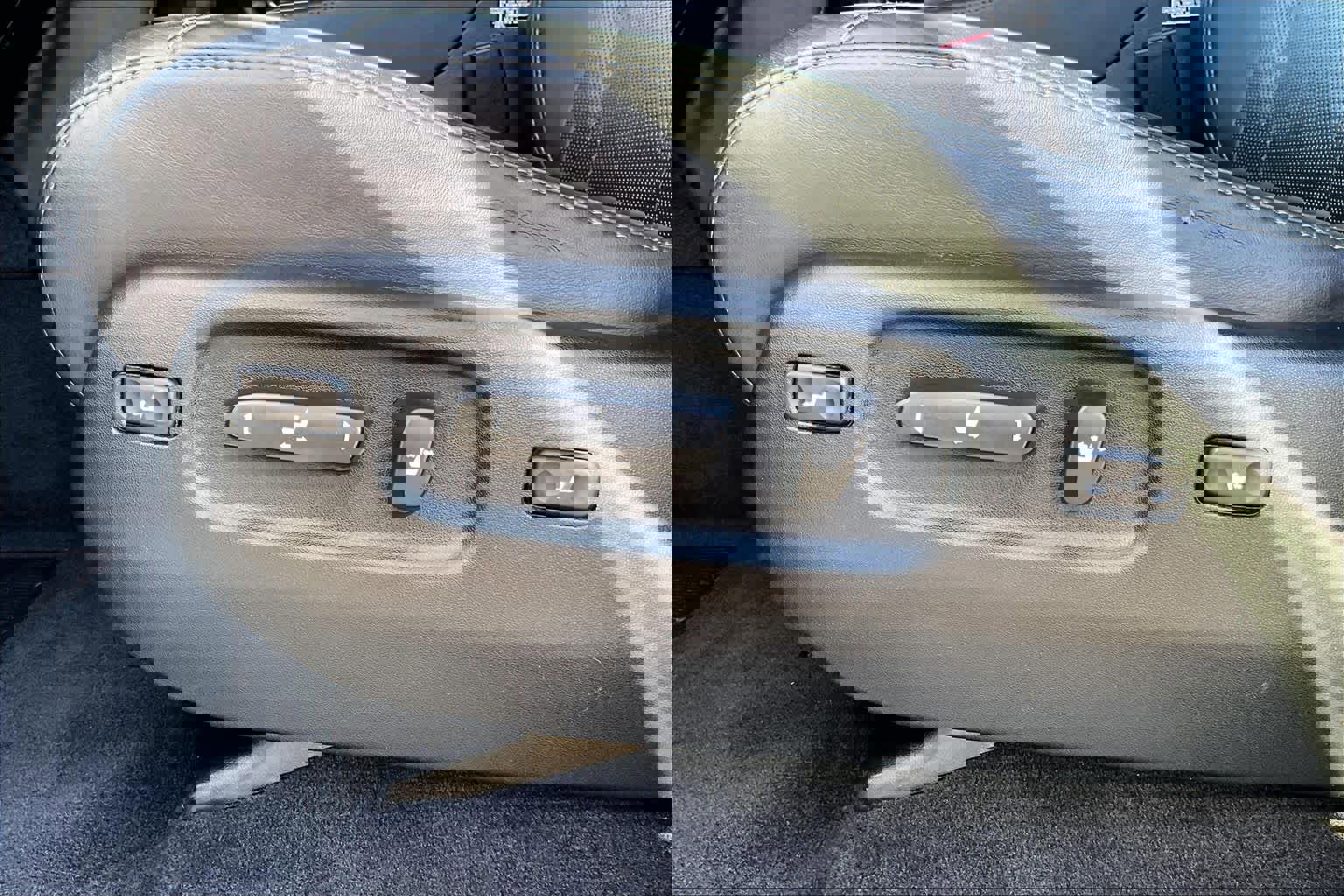 Used 2019 Lexus LX 570 4WD image 33