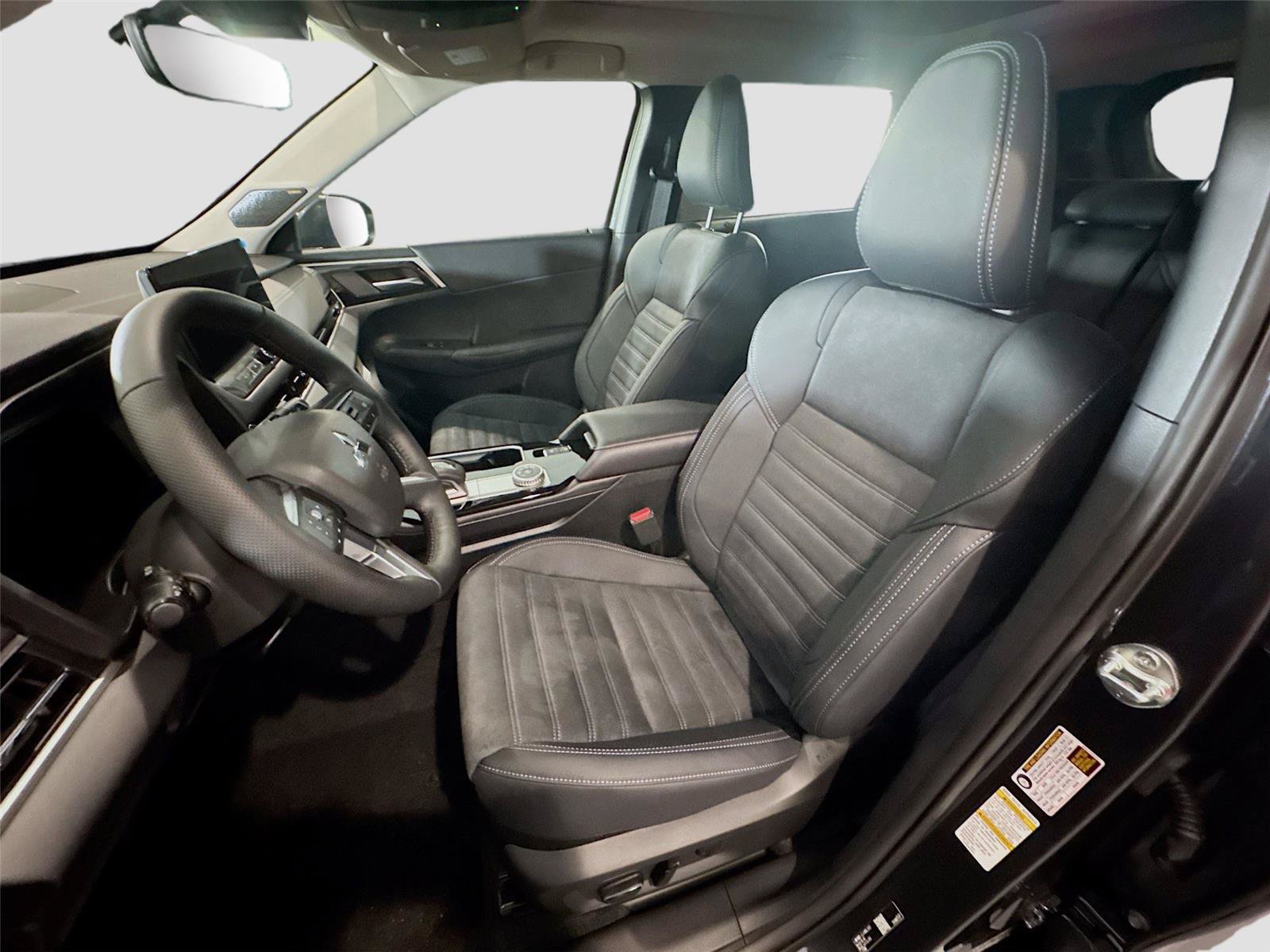 New 2026 Mitsubishi Outlander SE FWD image 2