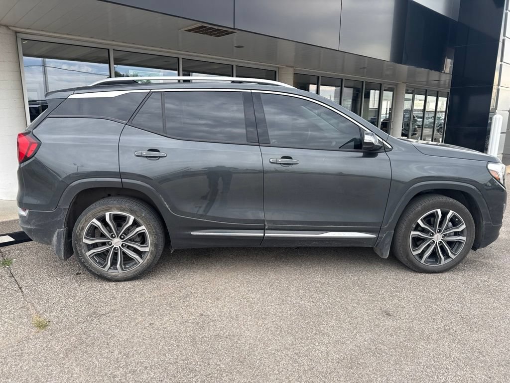 Used 2020 GMC Terrain Denali w/ Denali Premium Package AWD/4WD image 5