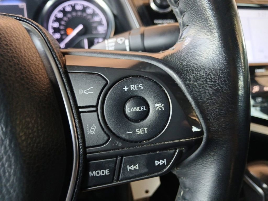 Used 2020 Toyota Camry SE FWD image 17