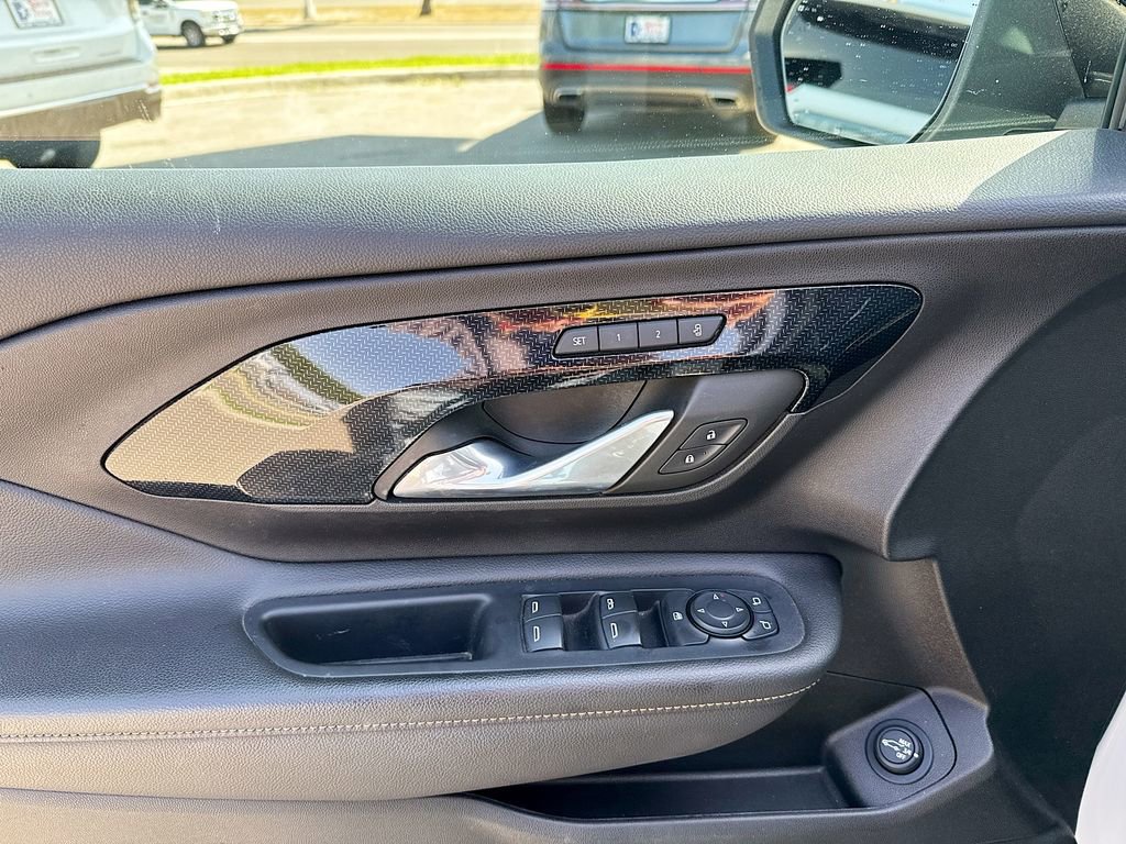 Used 2024 GMC Terrain AT4 image 9