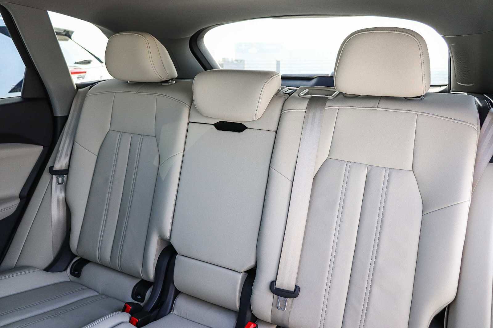 Used 2025 Audi Q5 Premium w/ Convenience Package image 23