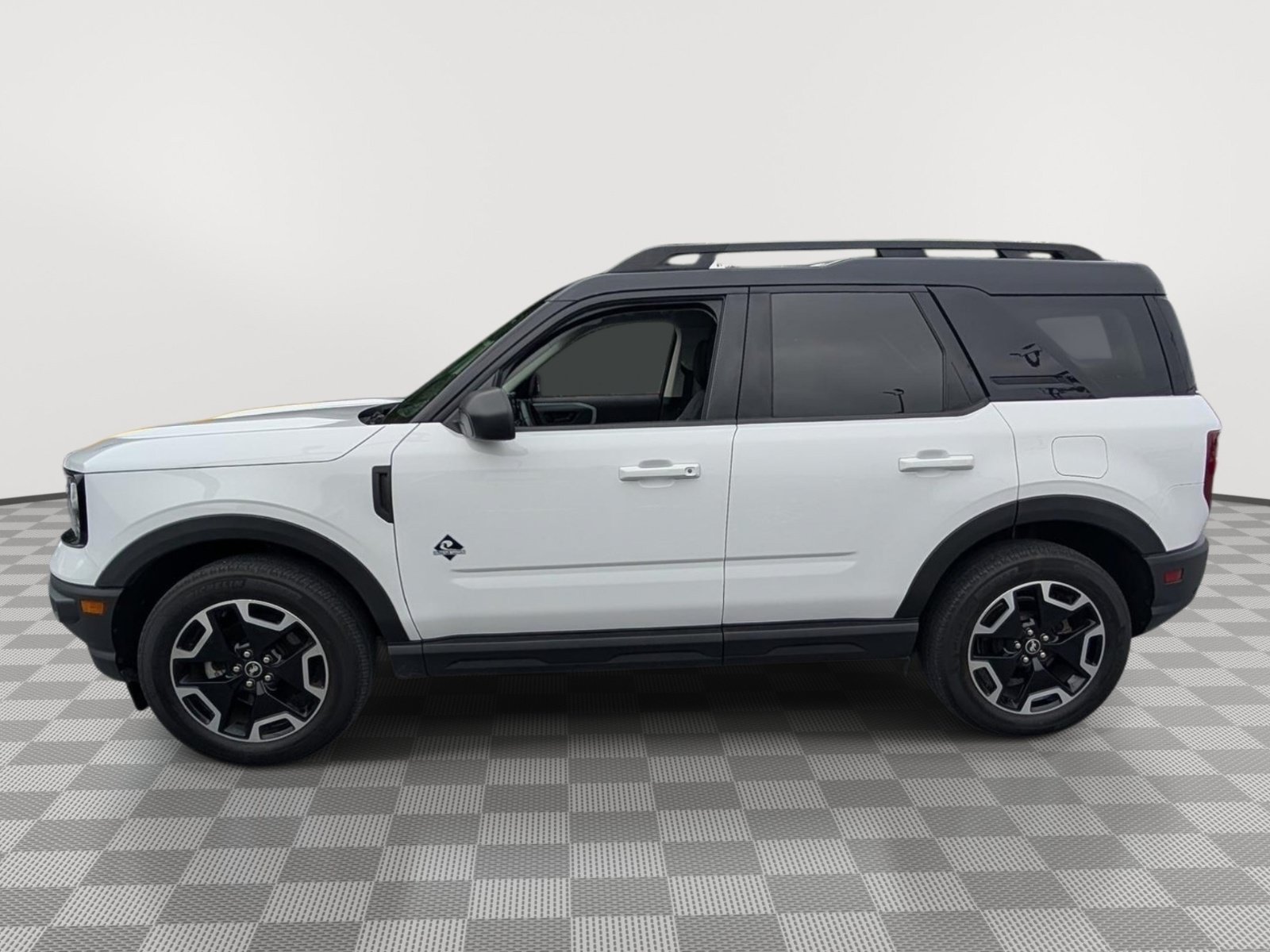 Used 2022 Ford Bronco Sport Outer Banks w/ Tech Package AWD/4WD image 2