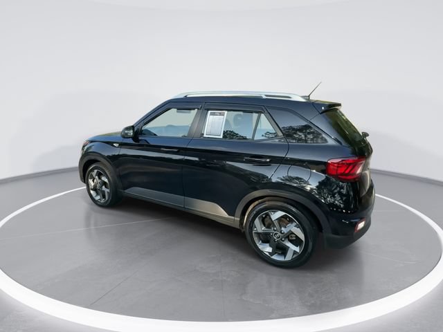 Used 2023 Hyundai Venue SEL FWD image 5
