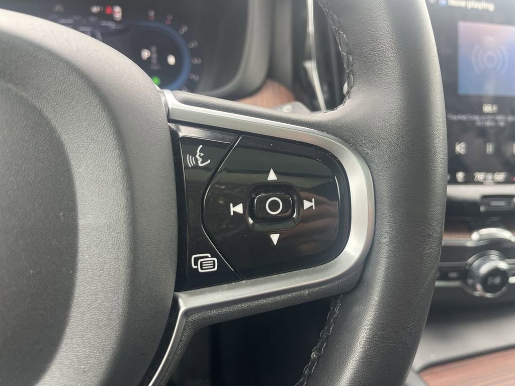 Used 2024 Volvo XC60 B5 Plus image 21