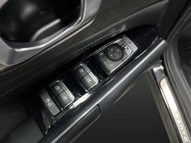 Used 2025 Kia Sorento SX image 29