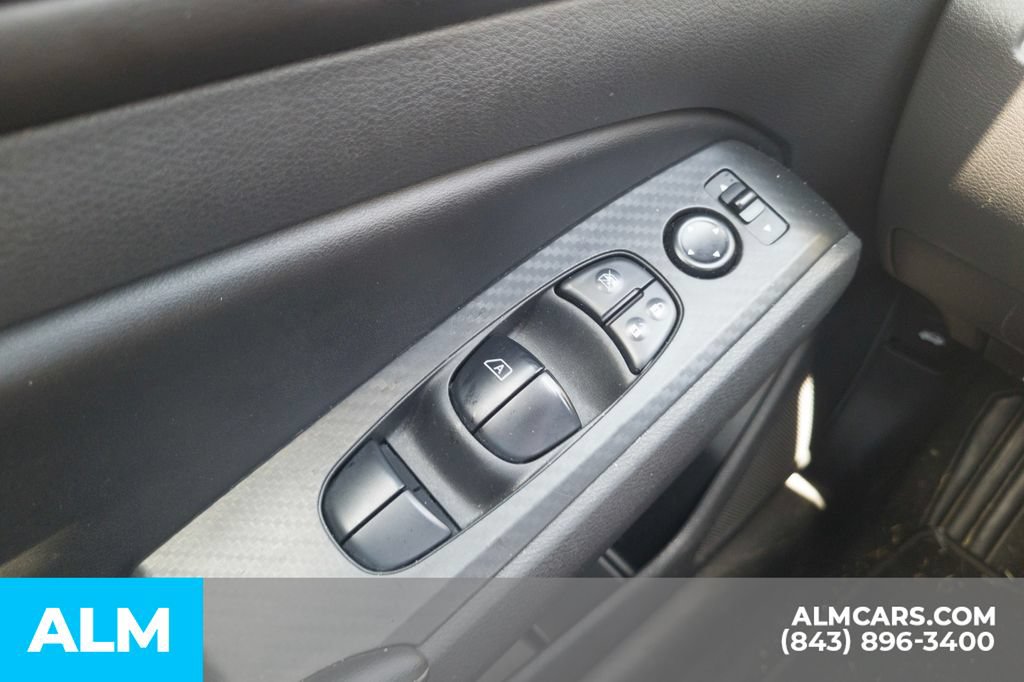 Used 2024 Nissan Altima 2.5 SV FWD image 14
