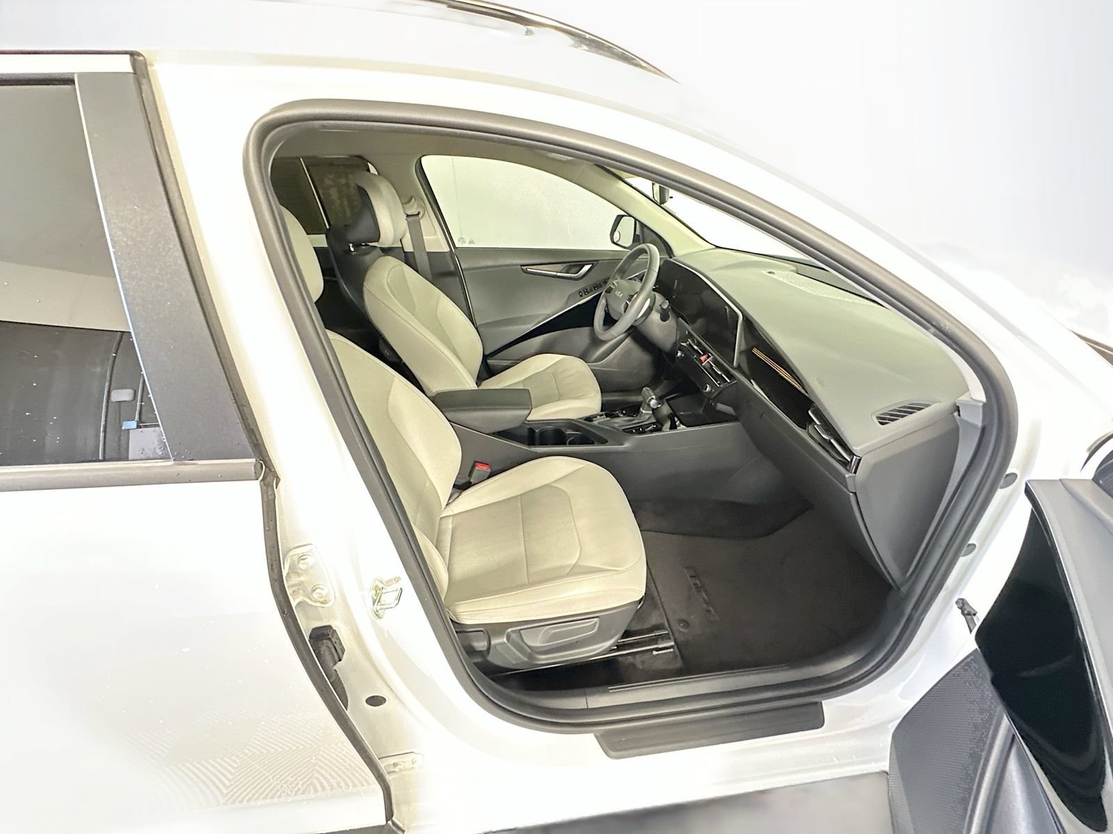 Used 2023 Kia Niro EX FWD image 27