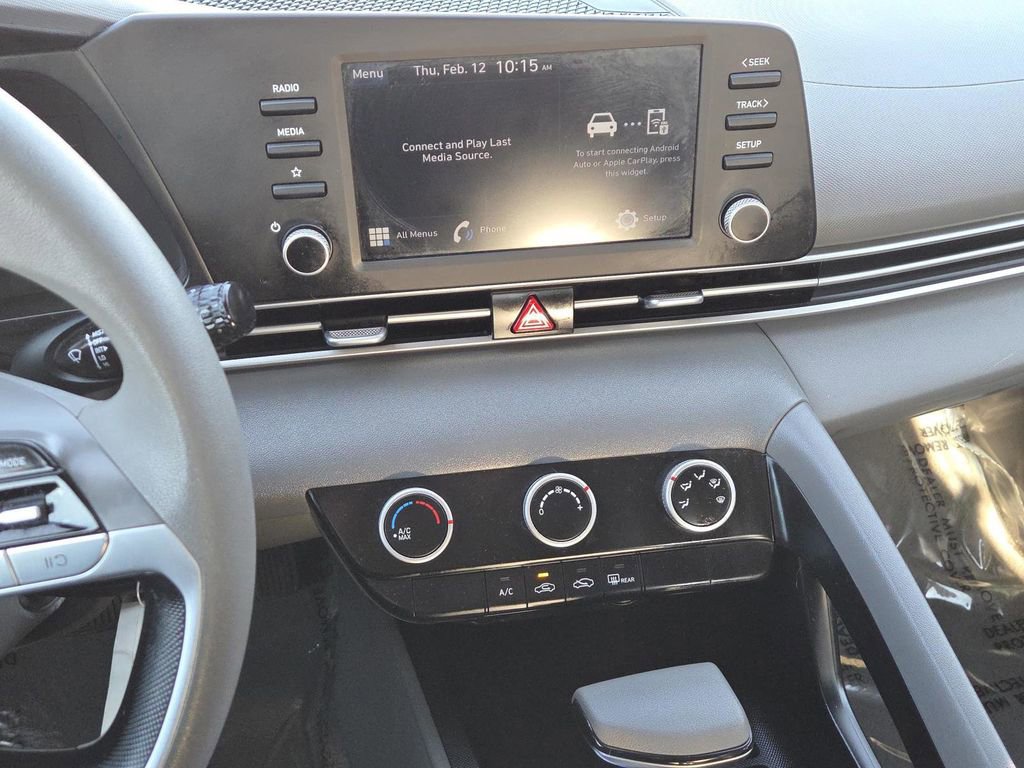 Used 2021 Hyundai Elantra SE image 22