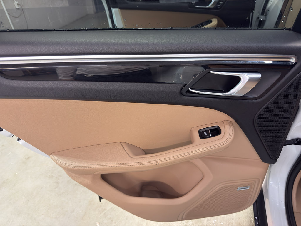 Used 2021 Porsche Macan AWD/4WD image 31