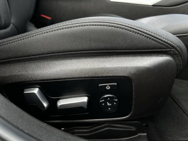 Used 2021 BMW 330i Sedan w/ M Sport Package RWD image 29