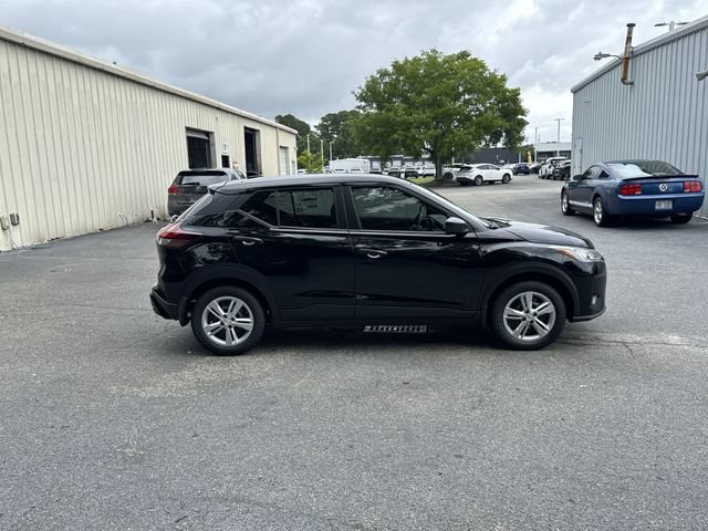 New 2025 Nissan Kicks Play S FWD image 4