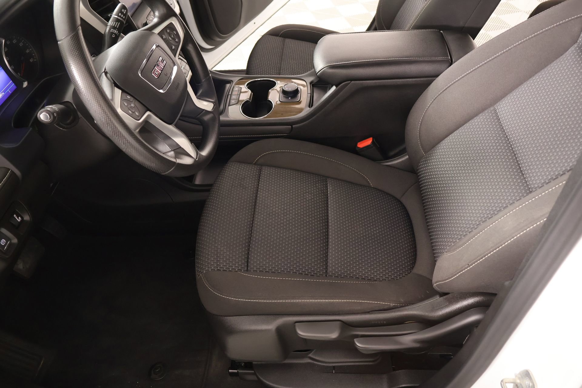 Used 2022 GMC Acadia SLE image 10