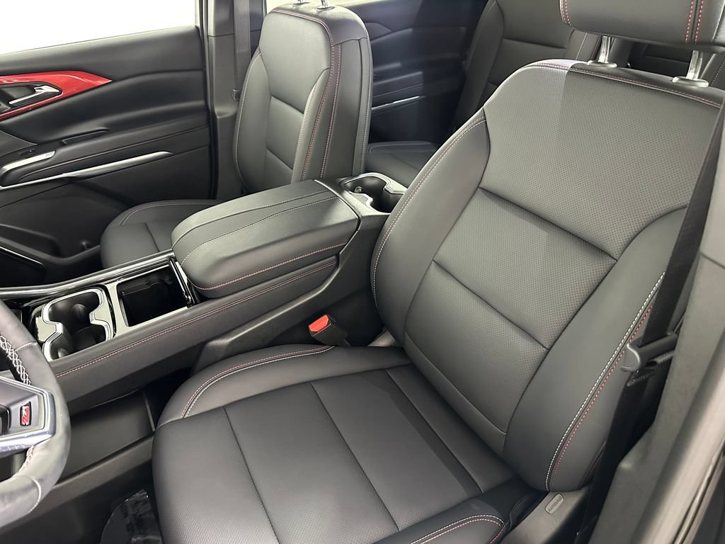 Used 2025 Chevrolet Traverse Z71 w/ Enhanced Driving Package AWD/4WD image 26