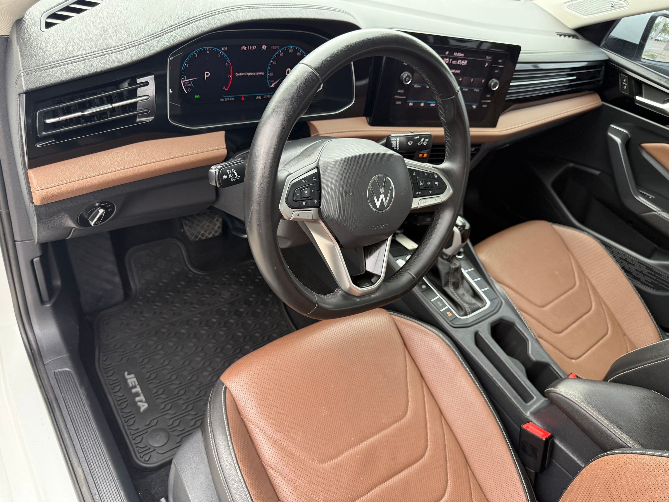 Used 2025 Volkswagen Jetta SEL FWD image 16